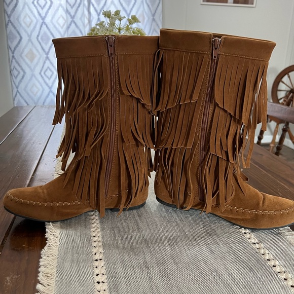 Refresh Jolin-08 SZ 7.5 Faux Suede Moccasin Boots Brown Fringe Calf Pull On - Picture 2 of 7